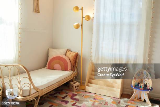 wide shot of a brightly lit children's room with natural palette and  wood tones - kinderkamer stockfoto's en -beelden