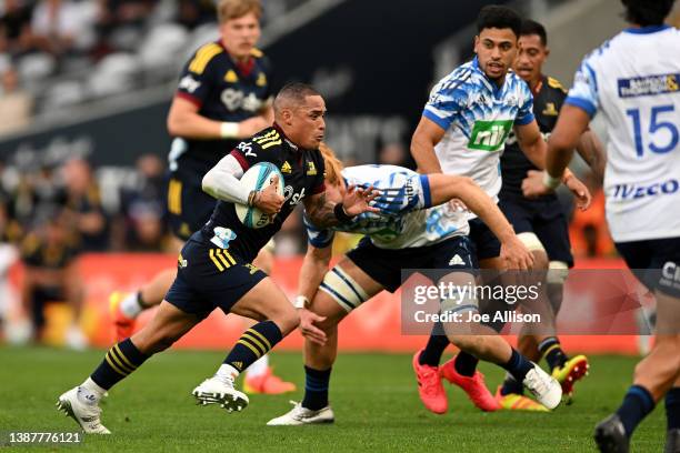 Aaron Smith of the Highlanders charges forward during the round six Super Rugby Pacific match between the Highlanders and the Blues at Forsyth Barr...