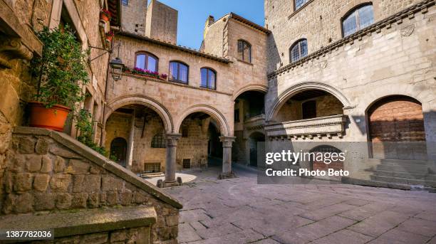 the beautiful stone portico in the square of san pellegrino in the medieval heart of viterbo in central italy - provinsen viterbo bildbanksfoton och bilder