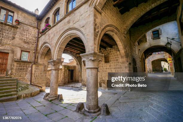 the beautiful stone portico in the square of san pellegrino in the medieval heart of viterbo in central italy - provinsen viterbo bildbanksfoton och bilder