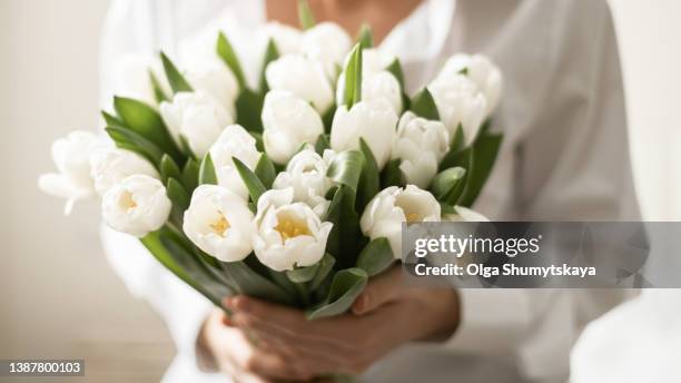 a bouquet of white flowers in the hands of an elegant woman - close up of flower bouquet stock pictures, royalty-free photos & images