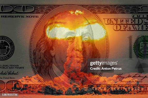 nuclear explosion on the background of 100 dollar bill. threat of nuclear war - nuclear fallout stockfoto's en -beelden