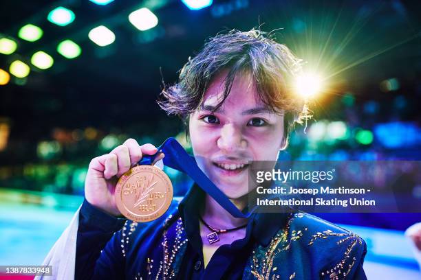 Shoma Uno of Japan poses in the Men's medal ceremony during day 4 of the ISU World Figure Skating Championships at Sud de France Arena on March 26,...