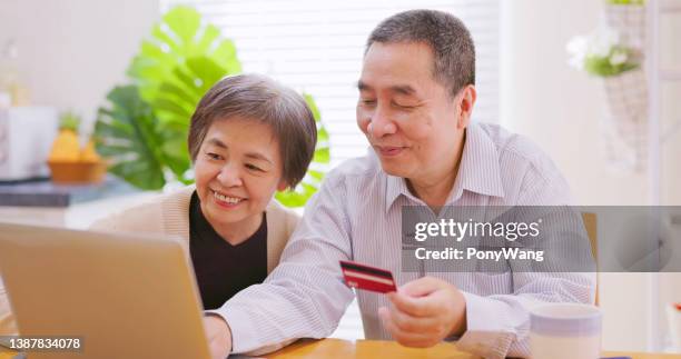 elderly couple use credit card - married money stock pictures, royalty-free photos & images