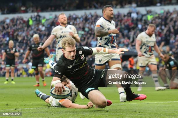 Nick Tompkins of Saracens touches down for his team's fourth try, that is later disallowed during the Gallagher Premiership Rugby match between...