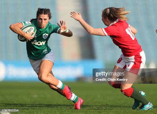 Amee-Leigh Murphy Crowe of Ireland evades the tackle from Elinor Snowsill of Wales on their way to scoring her side's first try during the TikTok...