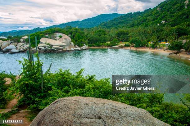 parque nacional tayrona, colombia. el mar y la playa. vista panorámica. - turismo ecológico fotografías e imágenes de stock