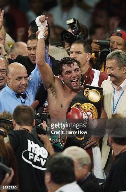 Oscar De La Hoya celebrates his TKO in the 11th round over Fernando Vargas during their world super welterweight/Jr. Middleweight championship fight...