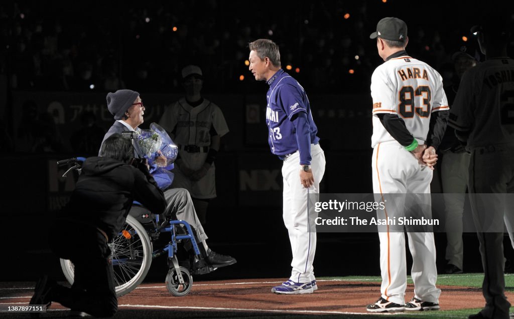 Chunichi Dragons v Yomiuri Giants