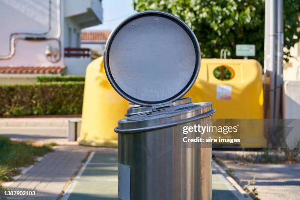 Trash Container Open Trash Can Open Lid Photos and Premium High Res Pictures - Getty Images