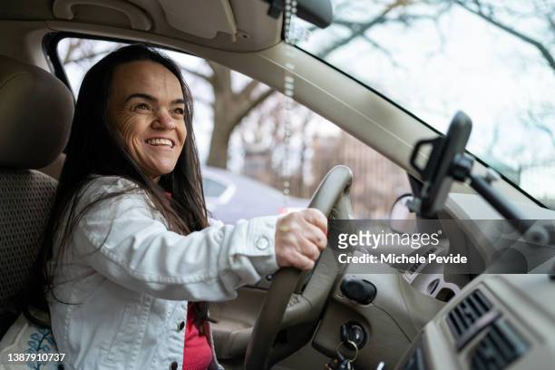 confident latin woman with dwarfism driving - ana imagens e fotografias de stock