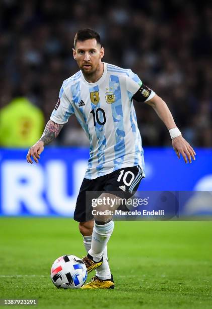 Lionel Messi of Argentina drives the ball during the FIFA World Cup Qatar 2022 qualification match between Argentina and Venezuela at Estadio Alberto...