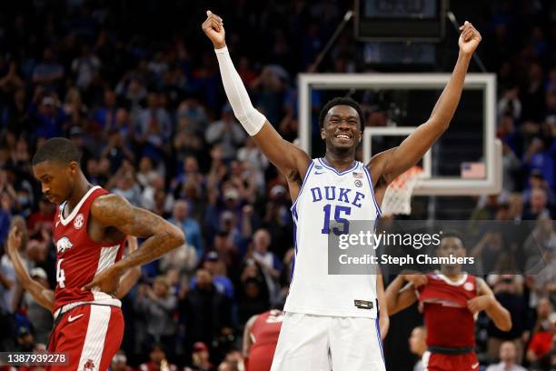 Mark Williams of the Duke Blue Devils celebrate after defeating the Arkansas Razorbacks 78-69 in the NCAA Men's Basketball Tournament Elite 8 Round...