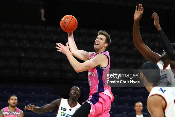 Tom Abercrombie of the Breakers shoots during the round 17 NBL match between New Zealand Breakers and Cairns Taipans at Cairns Convention Centre on...