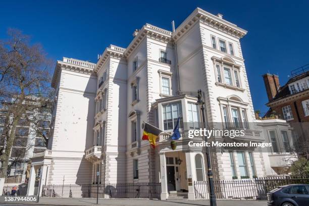 ambasciata di germania a belgrave square a belgravia, londra - diplomazia foto e immagini stock