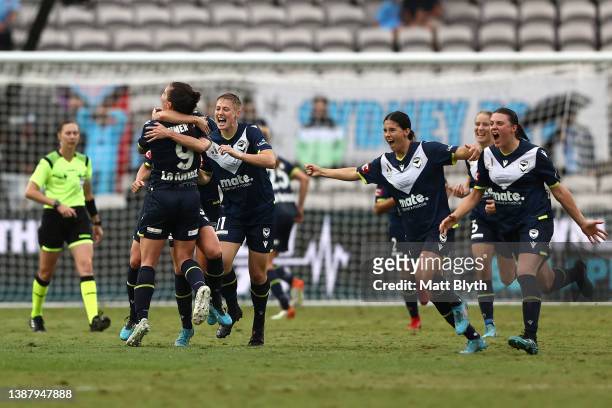 Victory players celebrate winning the A-League Womens Grand Final match between Sydney FC and Melbourne Victory at Netstrata Jubilee Stadium on March...