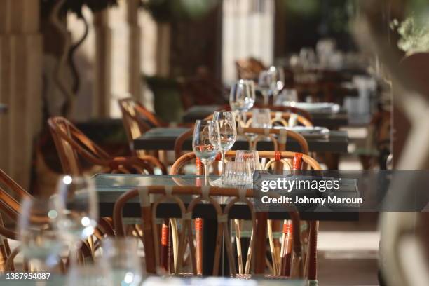 restaurant interior - paris restaurant stock pictures, royalty-free photos & images