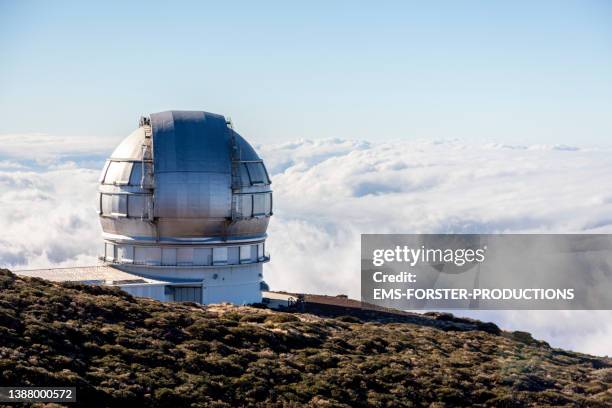 roque de los muchachos telescope and astronomical observatory on the island of la palma - observatorium stockfoto's en -beelden