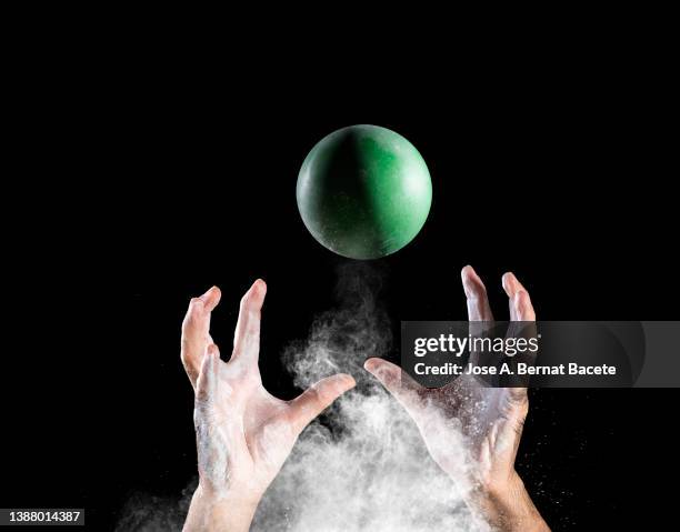 hands of a man playing sports with a ball. - ballon rebond stock-fotos und bilder