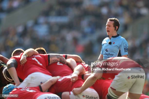 Referee Andrew Jackson watches over a scrum during the Gallagher Premiership Rugby match between Wasps and Newcastle Falcons at The Coventry Building...