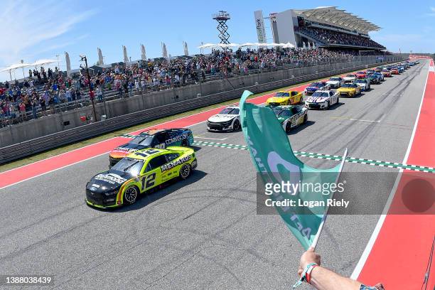 Ryan Blaney, driver of the Menards/Richmond Water Heaters Ford, leads the field to the green flag to start the NASCAR Cup Series Echopark Automotive...