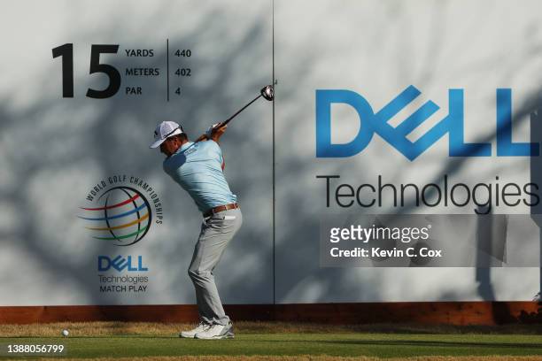 Kevin Kisner of the United States plays his shot from the 15th tee in his finals match against Scottie Scheffler of the United States on the final...