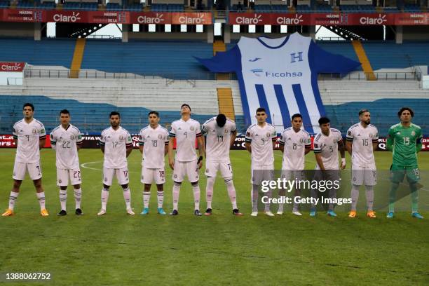 Players of Mexico line up prior the match between Honduras and Mexico as part of the Concacaf 2022 FIFA World Cup Qualifiers at Estadio Olimpico...