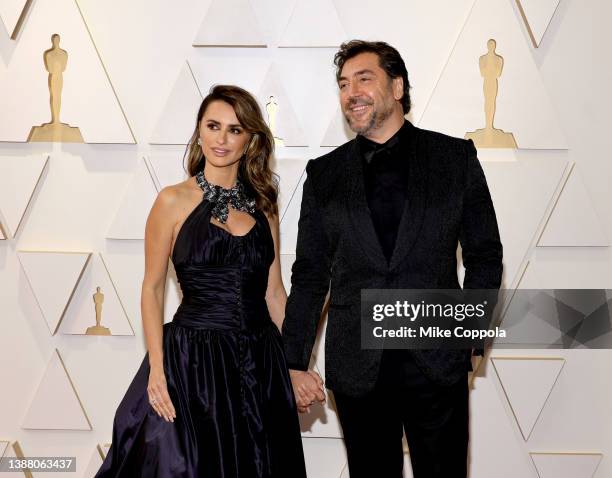 Penélope Cruz and Javier Bardem attend the 94th Annual Academy Awards at Hollywood and Highland on March 27, 2022 in Hollywood, California.