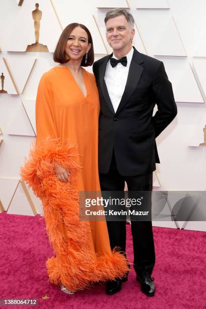 Maya Rudolph and Paul Thomas Anderson attend t the 94th Annual Academy Awards at Hollywood and Highland on March 27, 2022 in Hollywood, California.