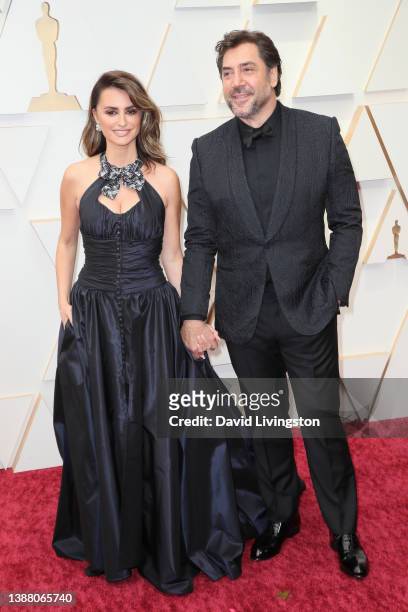 Penélope Cruz and Javier Bardem attend the 94th Annual Academy Awards at Hollywood and Highland on March 27, 2022 in Hollywood, California.