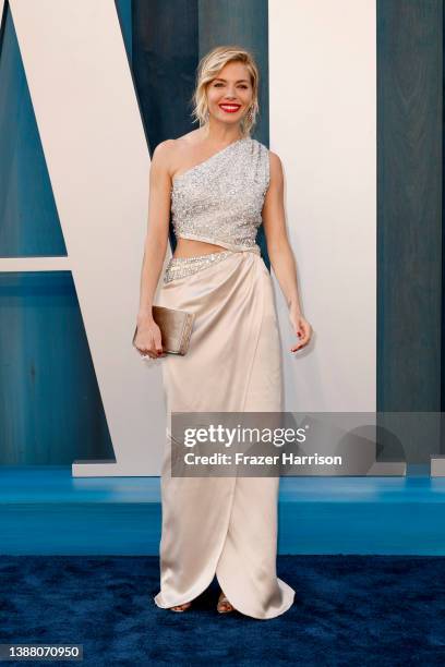 Sienna Miller attends the 2022 Vanity Fair Oscar Party hosted by Radhika Jones at Wallis Annenberg Center for the Performing Arts on March 27, 2022...