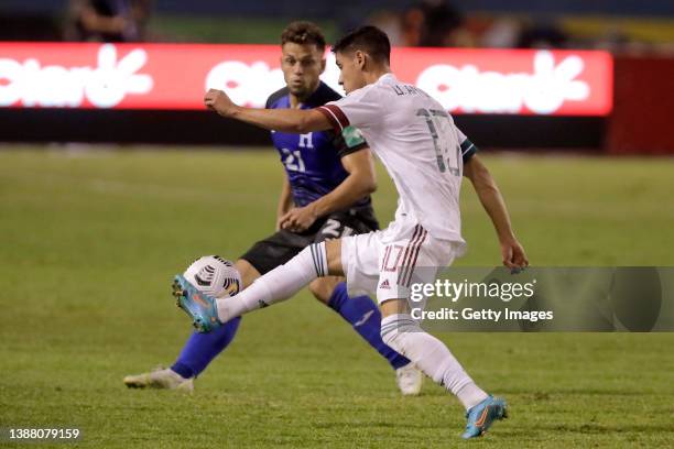 Uriel Antuna of Mexico competes for the ball with Marcelo Santos of Honduras during the match between Honduras and Mexico as part of the Concacaf...