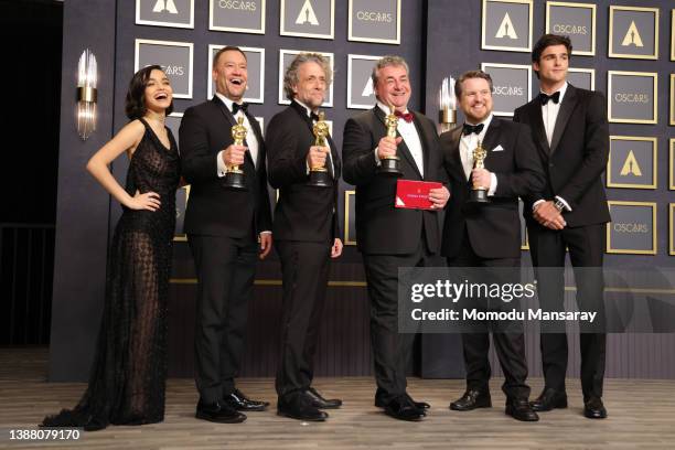 Brian Connor, Paul Lambert, Gerd Nefzer and Tristan Myles winners of the Oscar for Best Visual Effects for “Dune," pose with Presenters Rachel Zegler...