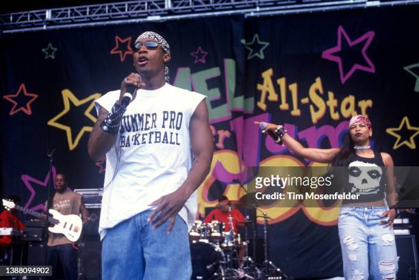 Raphael Saadiq and Dawn Robinson of Lucy Pearl perform during KMEL All-Star Jam at Shoreline Amphitheatre on August 12, 2000 in Mountain View,...