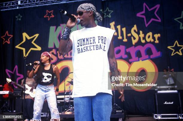 Dawn Robinson and Raphael Saadiq of Lucy Pearl perform during KMEL All-Star Jam at Shoreline Amphitheatre on August 12, 2000 in Mountain View,...