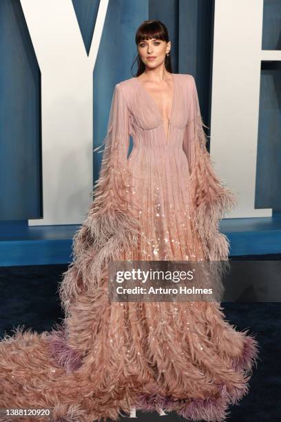 Dakota Johnson attends the 2022 Vanity Fair Oscar Party hosted by Radhika Jones at Wallis Annenberg Center for the Performing Arts on March 27, 2022...