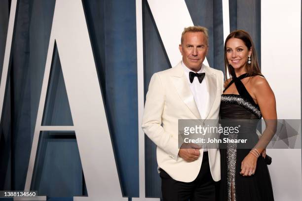 Kevin Costner and Christine Baumgartner attend the 2022 Vanity Fair Oscar Party Hosted By Radhika Jones at Wallis Annenberg Center for the Performing...