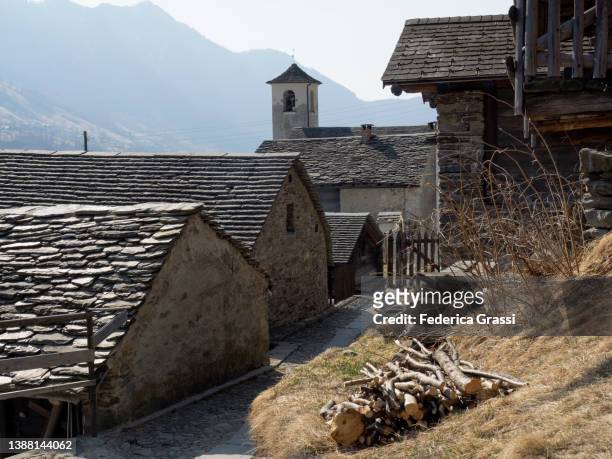 small mountain village of landarenca, calanca valley, switzerland - mountain village stockfoto's en -beelden