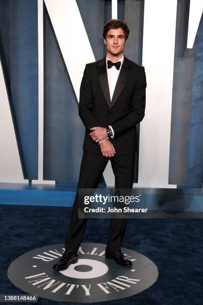 Jacob Elordi attends the 2022 Vanity Fair Oscar Party hosted by Radhika Jones at Wallis Annenberg Center for the Performing Arts on March 27, 2022 in...