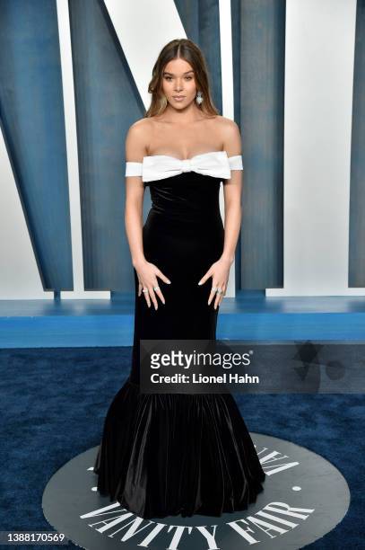 Hailee Steinfeld attends the 2022 Vanity Fair Oscar Party hosted by Radhika Jones at Wallis Annenberg Center for the Performing Arts on March 27,...