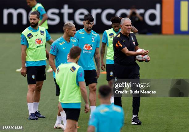 Head coach Tite talks with his players during a training session of the Brazilian national football team at the squad's Granja Comary training...