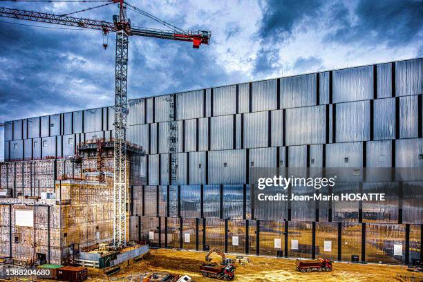Extérieur du batiment réacteur de fusion lors de la construction du réacteur thermonucléaire expérimental international sur le site de Cadarache le...