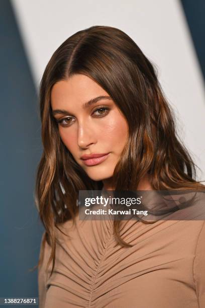 Hailey Bieber attends the 2022 Vanity Fair Oscar Party hosted by Radhika Jones at Wallis Annenberg Center for the Performing Arts on March 27, 2022...