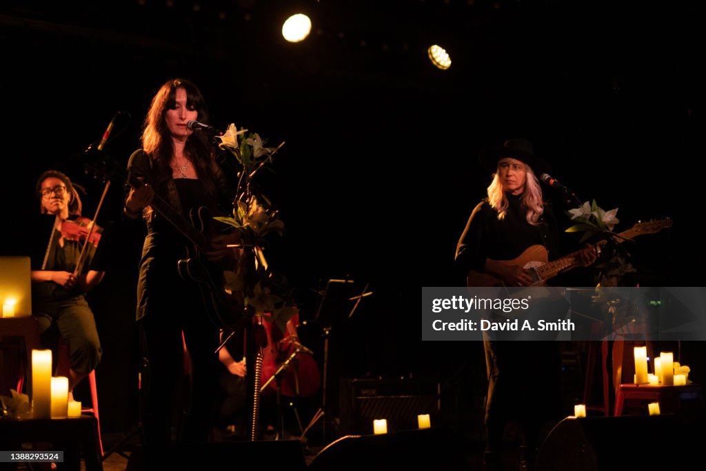 Maria Taylor and Orenda Fink of Azure Ray perform at Saturn... News