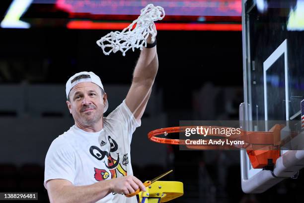 Head coach Jeff Walz of the Louisville Cardinals cuts down the net after the 62-50 win over the Michigan Wolverines in the Elite Eight round game of...