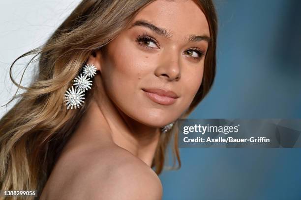 Hailee Steinfeld attends the 2022 Vanity Fair Oscar Party hosted by Radhika Jones at Wallis Annenberg Center for the Performing Arts on March 27,...