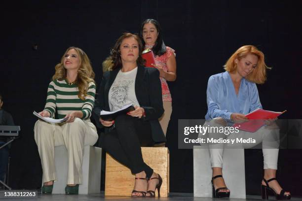 Raquel Bigorra, Arleth Teran, Alejandra Ortega and Jessy Santacreu practice their dialogue during a rehearsal for the play "Busco al hombre de mi...