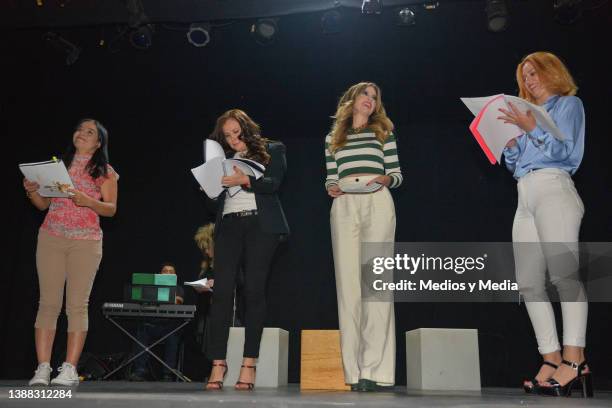 Alejandra Ortega, Arleth Teran, Jessy Santacreu and Raquel Bigorra practice their dialogue during a rehearsal for the play "Busco al hombre de mi...
