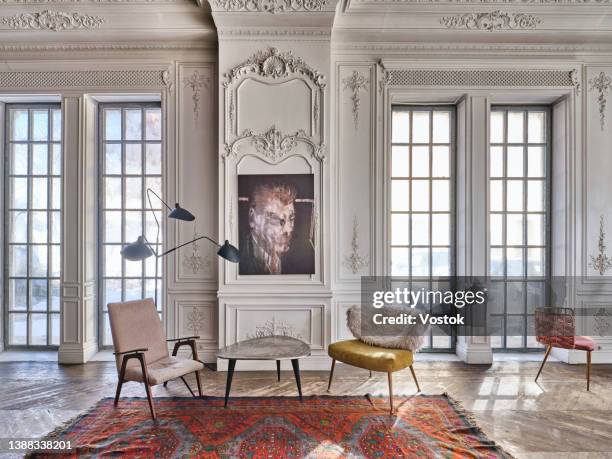 interior of the mansion in a classic style - classical style stock-fotos und bilder