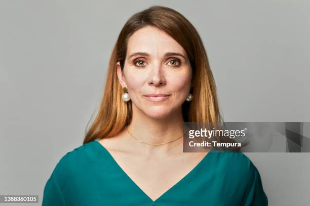 a businesswoman's portrait looking at the camera. - 40 year old stock pictures, royalty-free photos & images